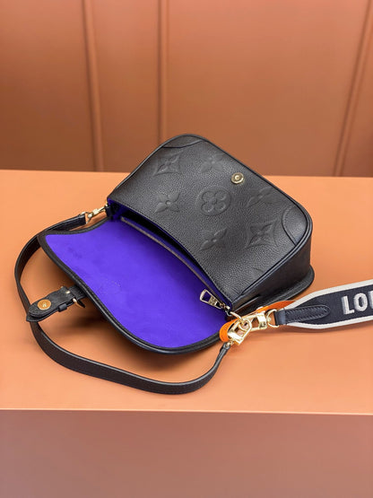 0528 Diane Monogram Empreinte Leather